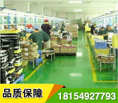 車間倉庫、劃線施工不用噴涂機(jī)械,熱熔機(jī)械,地面涂膠后直接粘貼,立即可以通車,野外施工簡(jiǎn)便,經(jīng)久耐用,標(biāo)線邊緣整齊,作圖剪字方便,長(zhǎng)期使用之平均造價(jià)低于所有標(biāo)線漆價(jià)格.高速路一